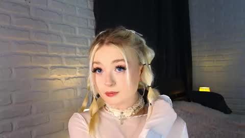 Snapshot of twinklefluff chatting on October 9, 4:05 pm twinklefluff online show from October 9, 4:05 pm