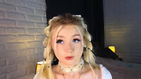 Snapshot of twinklefluff chatting on October 10, 4:06 pm twinklefluff online show from October 10, 4:06 pm