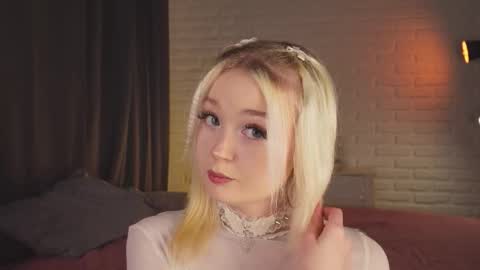 Snapshot of twinklefluff chatting on October 16, 4:08 pm twinklefluff online show from October 16, 4:08 pm