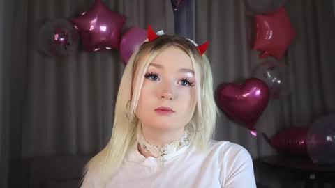 twinklefluff online show from November 30, 4:11 pm