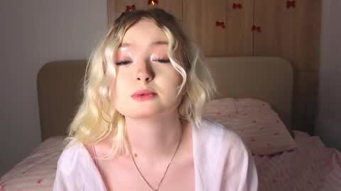 twinklefluff online show from January 7, 4:09 pm