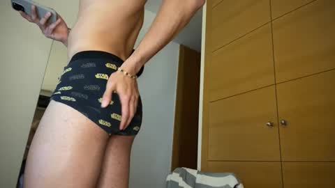 Snapshot of twinksweetlovehot chatting on December 4, 7:45 pm twinksweetlovehot online show from December 4, 7:45 pm