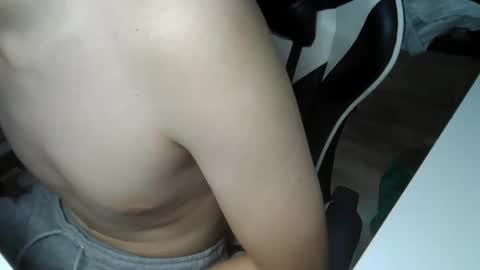 Snapshot of twinkytwink16 chatting on November 25, 1:33 pm omo online show from November 25, 1:33 pm