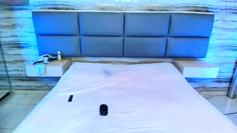 twinslovers_ online show from October 21, 11:49 pm