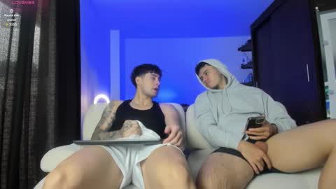 Snapshot of twintease chatting on October 16, 1:12 pm twintease online show from October 16, 1:12 pm