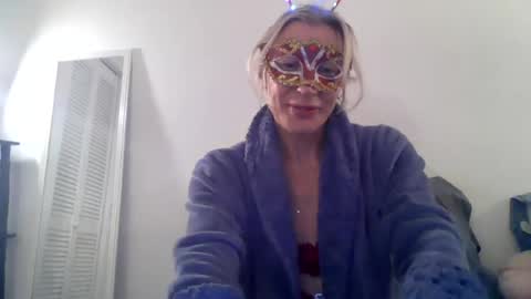Snapshot of twoboobsonepenis chatting on June 20, 11:18 pm twoboobsonepenis online show from June 20, 11:18 pm