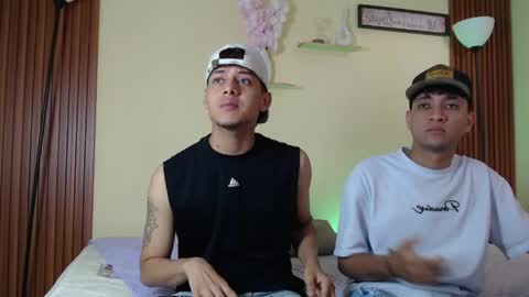 Snapshot of twohottrouble_ chatting on March 30, 9:16 pm twohottrouble online show from March 30, 9:16 pm