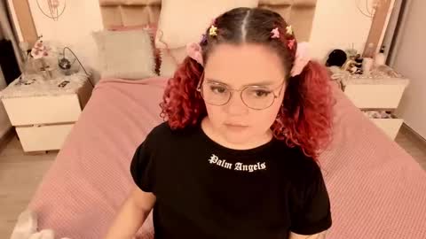 Twiggy online show from February 18, 8:25 pm