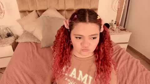 Twiggy online show from February 21, 4:07 am