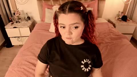 Twiggy online show from February 26, 8:33 pm