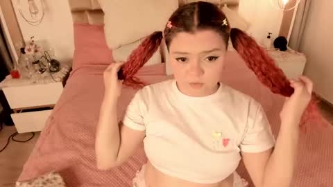 Twiggy online show from March 1, 7:59 pm