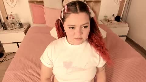 Twiggy online show from March 3, 8:11 pm