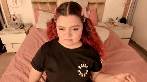 Twiggy online show from March 5, 8:32 pm