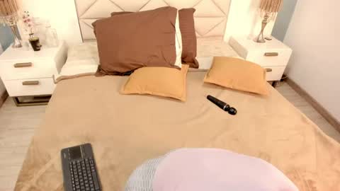 Twiggy online show from April 13, 8:47 pm