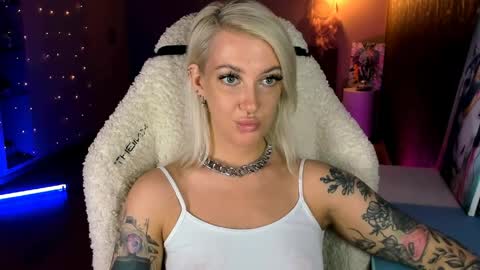 Miley online show from March 27, 1:22 pm