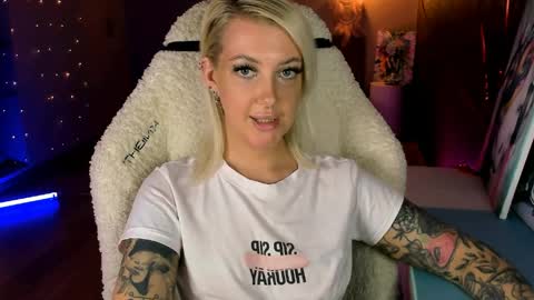 Miley online show from April 11, 12:09 pm