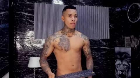 tyler_bell_ online show from May 30, 4:09 am