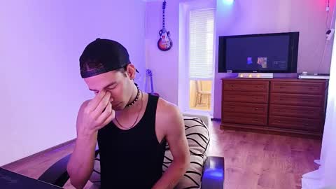 Snapshot of tyler_hack chatting on October 7, 10:34 am Tyler and Chris online show from October 7, 10:34 am