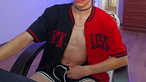 Snapshot of tyler_hack chatting on October 13, 12:27 pm Tyler and Chris online show from October 13, 12:27 pm
