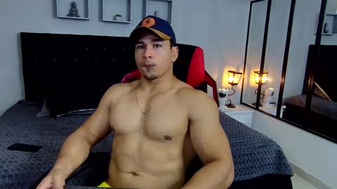 tyler_hank1 online show from December 18, 2:49 pm