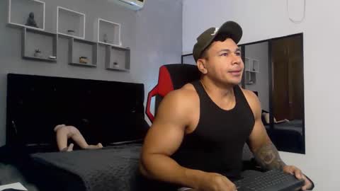 tyler_hank1 online show from September 20, 11:22 am