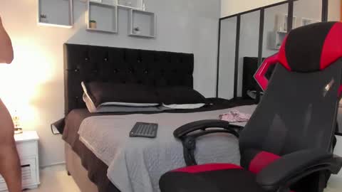 tyler_hank1 online show from December 15, 11:53 pm