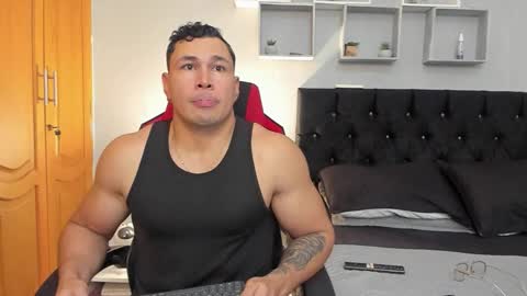 tyler_hank1 online show from March 29, 7:14 pm