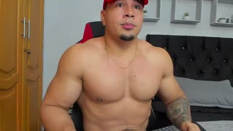 Snapshot of tyler_hank1 chatting on July 12, 1:18 am tyler_hank1 online show from July 12, 1:18 am