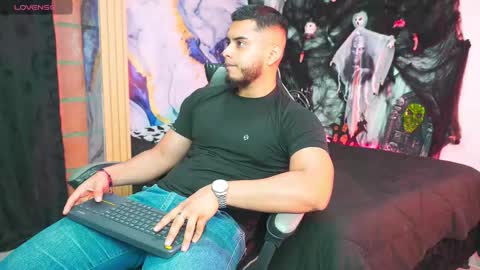 Tyler online show from October 25, 11:54 pm