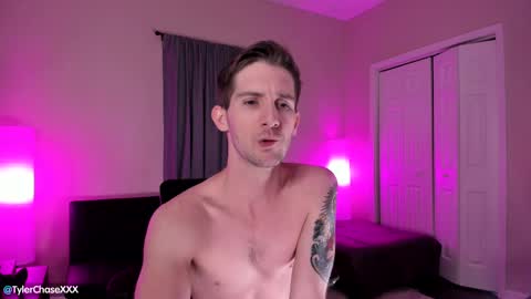 Snapshot of tylerchasexxx chatting on February 28, 12:32 am Tyler Chase online show from February 28, 12:32 am