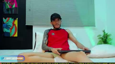 Snapshot of tylergiuseppe_ chatting on December 20, 9:33 pm tylergiuseppe_ online show from December 20, 9:33 pm