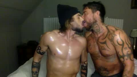 Snapshot of tylerjamesxxx_ chatting on October 29, 8:54 pm tylerjamesxxx_ online show from October 29, 8:54 pm