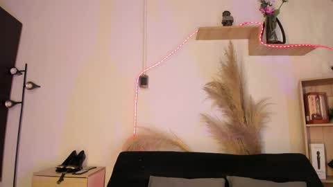 tylla__ online show from April 9, 4:56 am