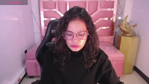 Snapshot of tyna_ch chatting on January 3, 4:16 pm TYNA online show from January 3, 4:16 pm