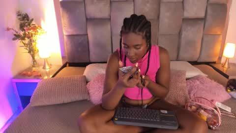 TYRA   online show from March 13, 12:12 pm