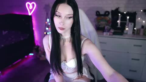 Snapshot of uindi chatting on December 15, 4:26 pm Izzy online show from December 15, 4:26 pm