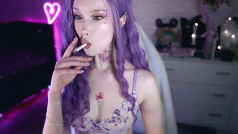 Snapshot of uindi chatting on January 7, 4:16 pm Izzy online show from January 7, 4:16 pm