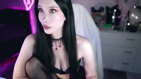 Snapshot of uindi chatting on January 8, 12:47 pm Izzy online show from January 8, 12:47 pm