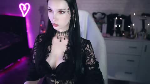 Snapshot of uindi chatting on February 17, 5:32 pm Izzy online show from February 17, 5:32 pm