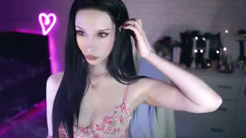 Snapshot of uindi chatting on February 18, 5:31 pm Izzy online show from February 18, 5:31 pm