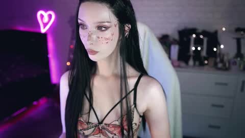 Snapshot of uindi chatting on February 20, 4:36 pm Izzy online show from February 20, 4:36 pm