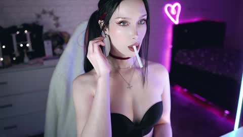 Snapshot of uindi chatting on March 10, 6:56 pm Izzy online show from March 10, 6:56 pm