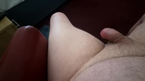 Snapshot of ukguywithsmallcock chatting on March 1, 9:55 am ukguywithsmallcock online show from March 1, 9:55 am