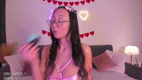 Snapshot of ukki_ chatting on February 6, 11:13 am Naomi online show from February 6, 11:13 am