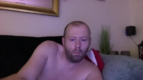 ukmatty3 online show from December 18, 11:40 pm