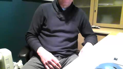 Snapshot of ukshowall chatting on February 25, 6:28 pm mark online show from February 25, 6:28 pm