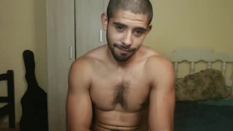 Snapshot of uliseshot450305 chatting on February 5, 12:53 am Ulises Gomez online show from February 5, 12:53 am
