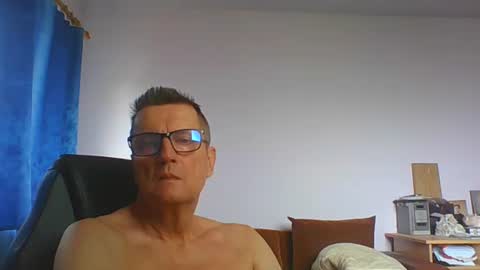 Snapshot of ulmeni7 chatting on July 1, 2:07 pm ulmeni7 online show from July 1, 2:07 pm