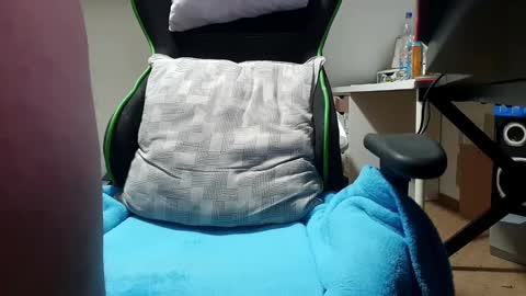 Snapshot of ultraunique chatting on December 16, 11:39 pm Mr. Mrs. Smith online show from December 16, 11:39 pm