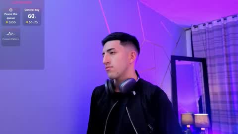 un_sluttyy online show from December 4, 11:19 am